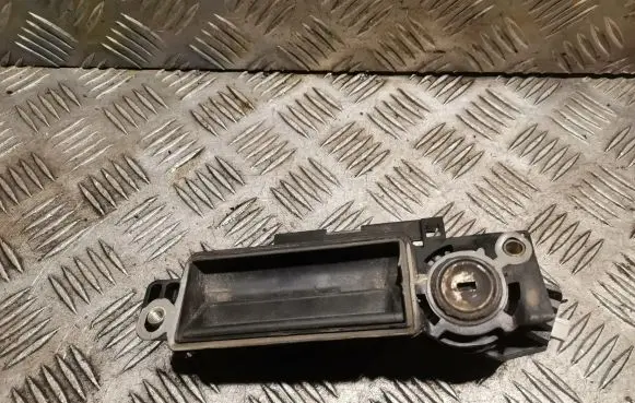 Mercedes-Benz E W211 Tailgate/boot open switch button 2037500093