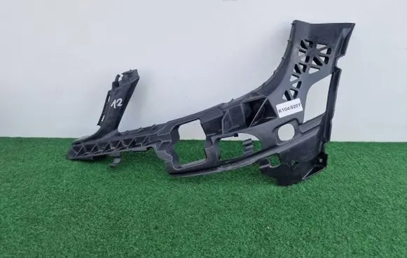 Mercedes-Benz C W204 Front bumper mounting bracket A2048810106