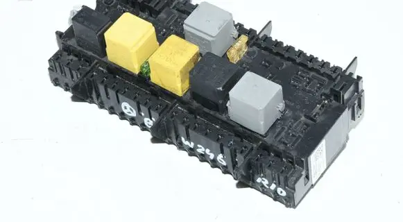 Mercedes-Benz B W246 W242 Fuse module A2469060093