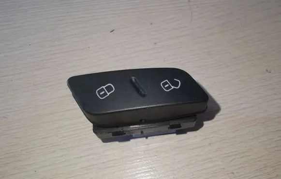 Volkswagen PASSAT B7 Central locking switch button 3AA962125