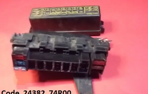 Nissan Sunny Fuse box set 24382 74R00