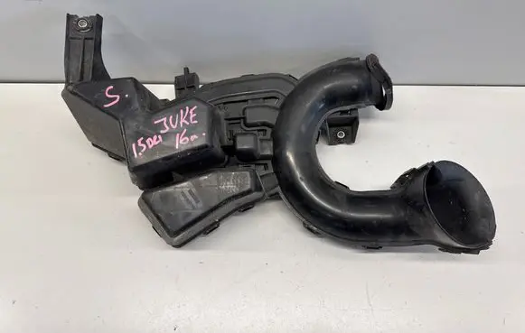 Nissan Juke I F15 Intake resonator 70390758