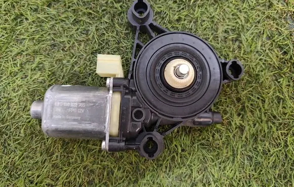 Front door window regulator motor
