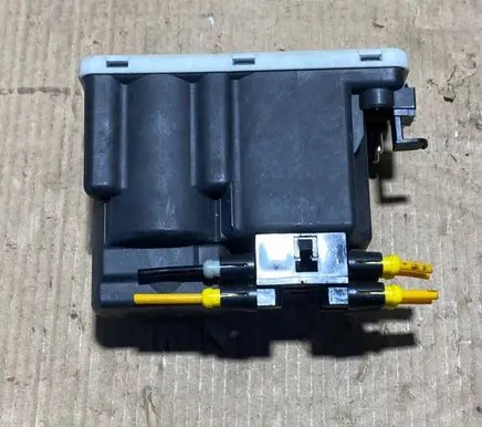 Mercedes-Benz 190 W201 Central locking vacuum pump 1248001448