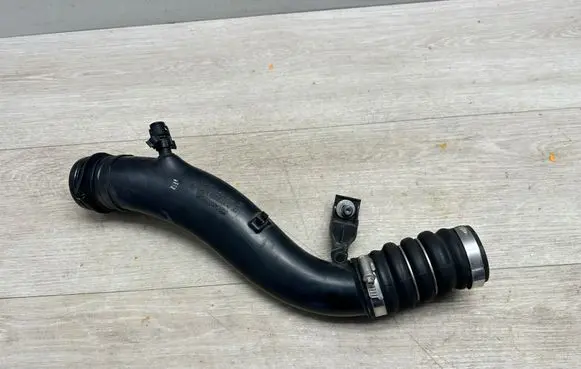 Porsche Cayenne (92A) Intercooler hose/pipe 7L5145958B 703154850 7l5145832b