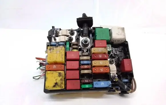 Peugeot Expert Fuse module 9804848580