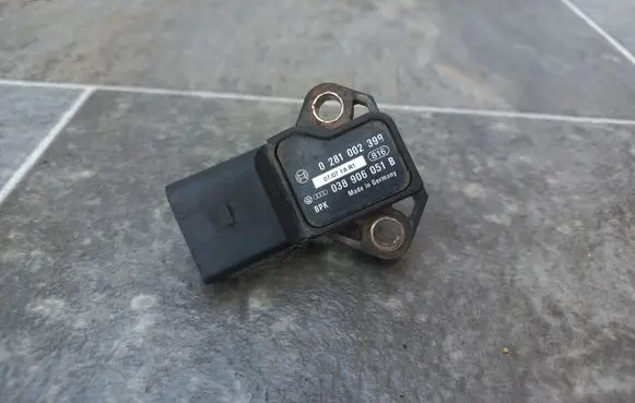 Audi A6 S6 C6 4F Air pressure sensor 0281002399 038906051B