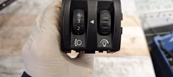 Renault Scenic II - Grand scenic II Headlight level height control switch 8200121805B 08802012 8802000B