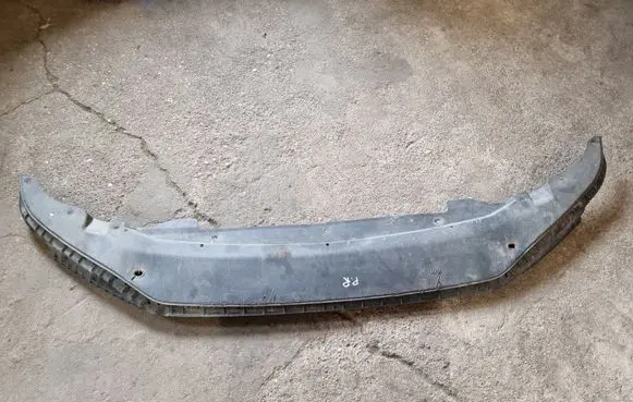 Front bumper lip