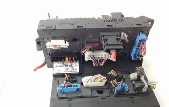 Mercedes-Benz E W211 Fuse module A2115453901