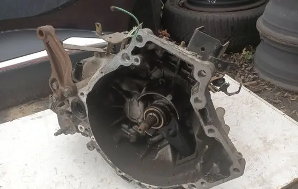 Mazda 323 F Manual 5 speed gearbox G5MZ000 M12369 2M25N