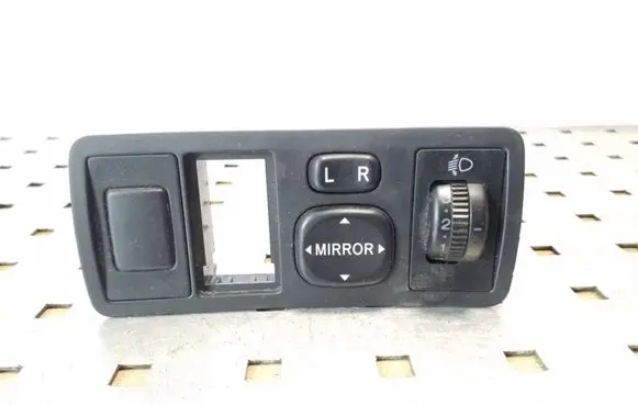 Toyota Avensis T250 Wing mirror switch 183574