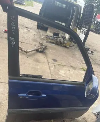 Hyundai Terracan Front door