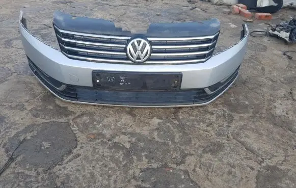 Volkswagen PASSAT B7 Front bumper