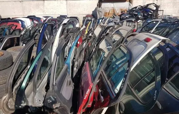 Mitsubishi Space Star Rear door