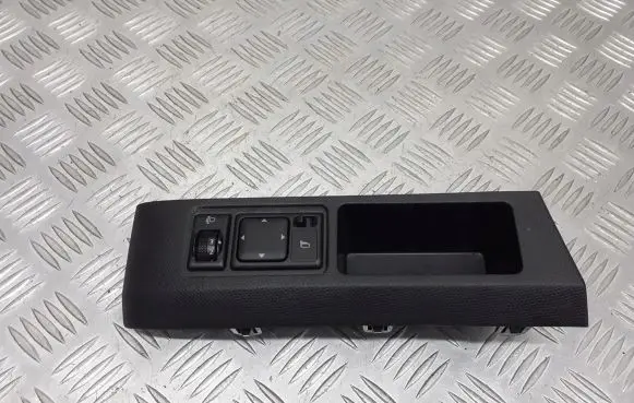 Nissan Micra Wing mirror switch 68485