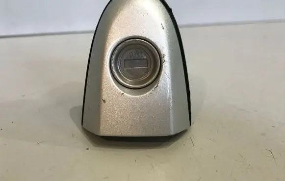 Hyundai Santa Fe Front door lock (next to the handle) 
