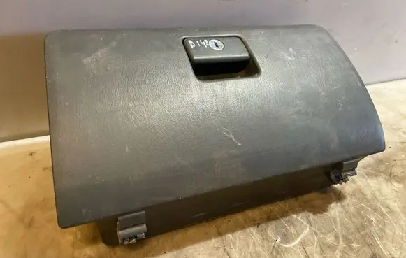 Glove box