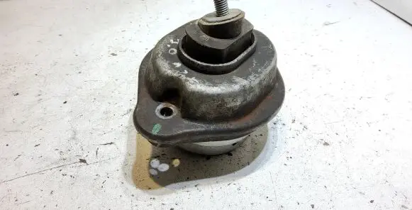 BMW X5 E53 Engine mount bracket 109699701