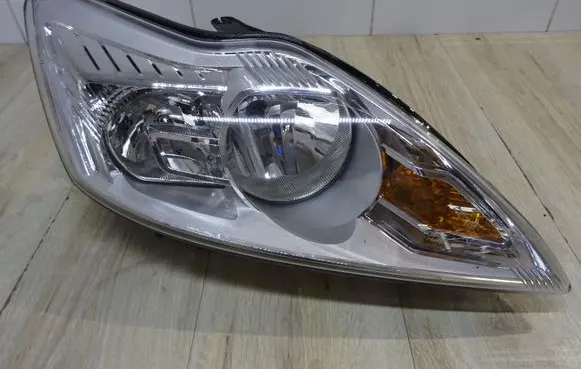 Ford Focus Headlight/headlamp 8M5113100AC 8M513100AC