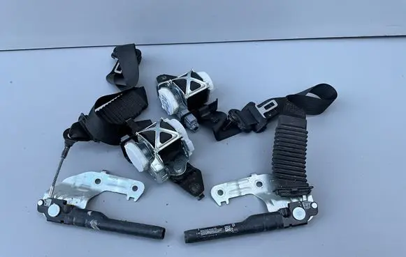 Ford F150 Set of seat belts jl3bc699d t9677 t9678