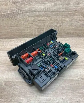 BMW 3 E90 E91 Fuse module 9119446 10688710