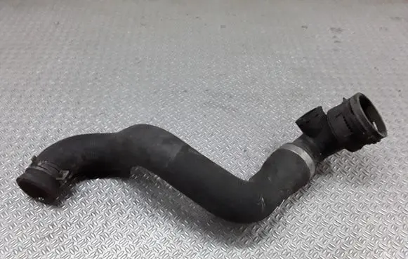 Volkswagen Touareg I Engine coolant pipe/hose