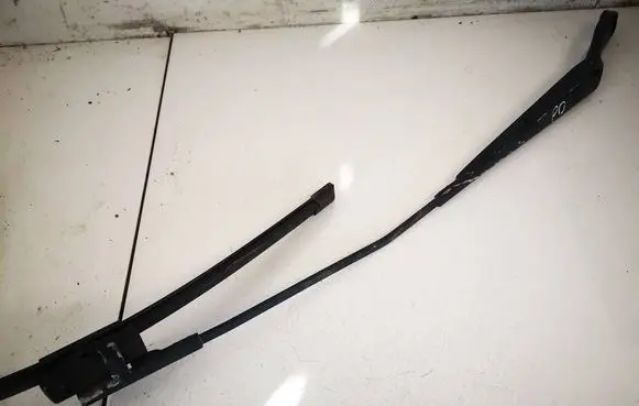 Front wiper blade arm