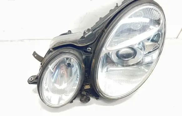 Mercedes-Benz E W211 Headlight/headlamp 15435901 5DV008290