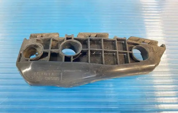 Toyota Auris 150 Front bumper mounting bracket 5253602030