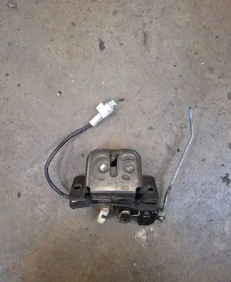 Loading door lock