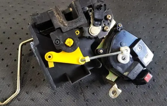 KIA Rio Rear door lock