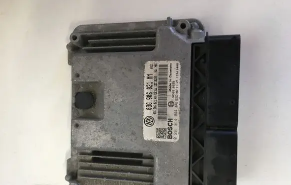 Volkswagen Touran I Engine control unit/module 03G906021MM 0281014044