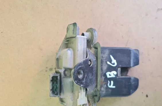 Skoda Fabia Mk2 (5J) Tailgate/trunk/boot lock/catch/latch 5J0827501B