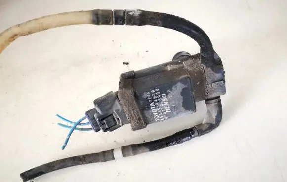 Toyota Corolla E120 E130 Windscreen/windshield washer pump 8533044010 85330-44010