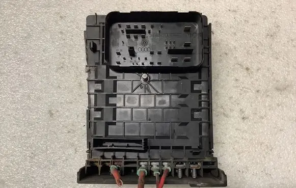Volkswagen Golf V Fuse module 1K0937125A 017183071