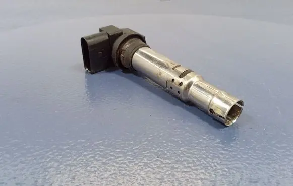 Volkswagen Polo High voltage ignition coil 036905715C
