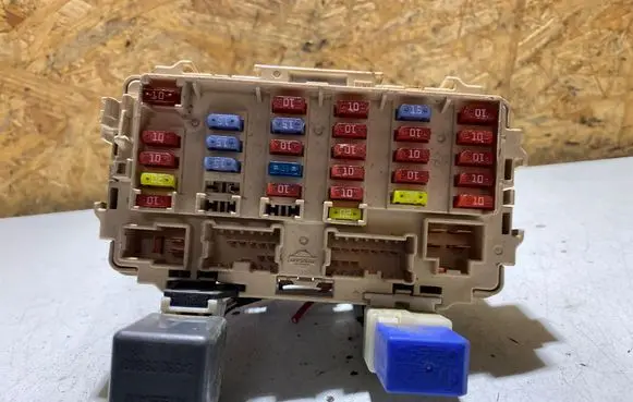 Nissan X-Trail T30 Fuse module