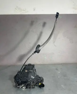 Renault Captur II Front door lock 805034935R 143S23