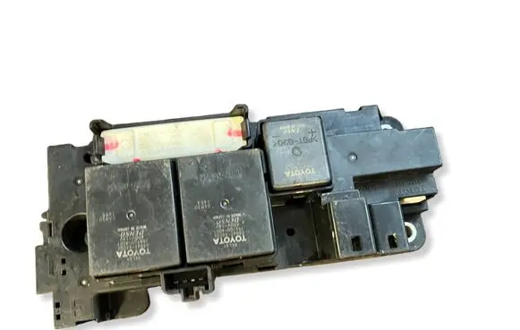 Toyota Prius (XW30) Relay mounting block G92Z133011