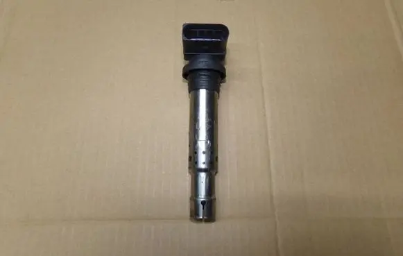 Volkswagen Golf V High voltage ignition coil 036905715
