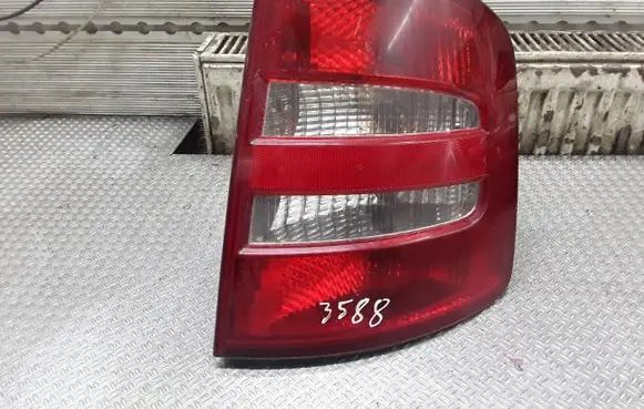Skoda Fabia Mk1 (6Y) Rear/tail lights 6Y9945096B