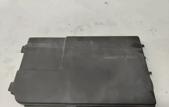 Volkswagen Golf V Battery box tray cover/lid 1K0915443
