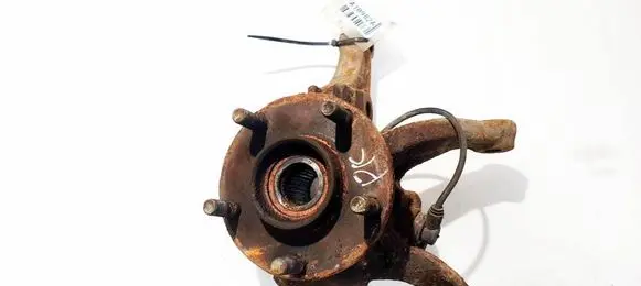 Nissan X-Trail T30 Front wheel hub 