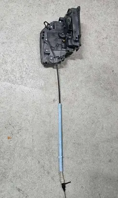 BMW 2 F45 Front door lock 51217281931 18283810