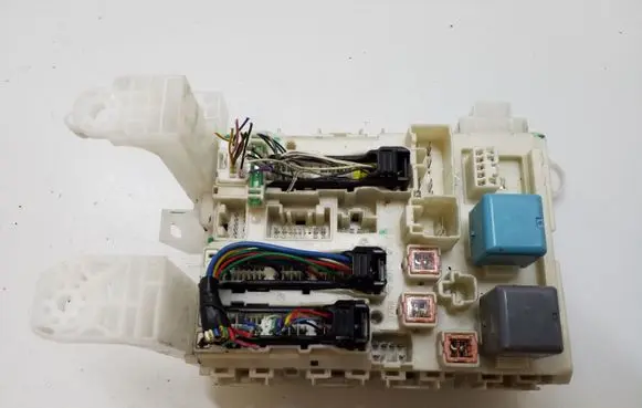 Toyota Auris 150 Fuse box set 8273002120A 61146L26 74700208