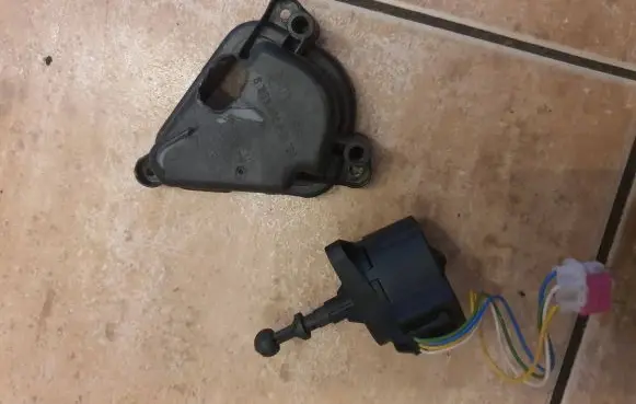 Headlight level adjustment motor