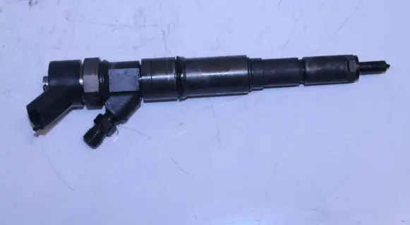BMW 5 E39 Fuel injector 0445110048 7785985