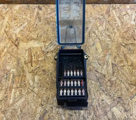Mercedes-Benz 190 W201 Fuse box set 2015400250 08877500