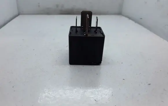 Audi TT Mk1 Other relay 95VW10K705CA 7M0951253A